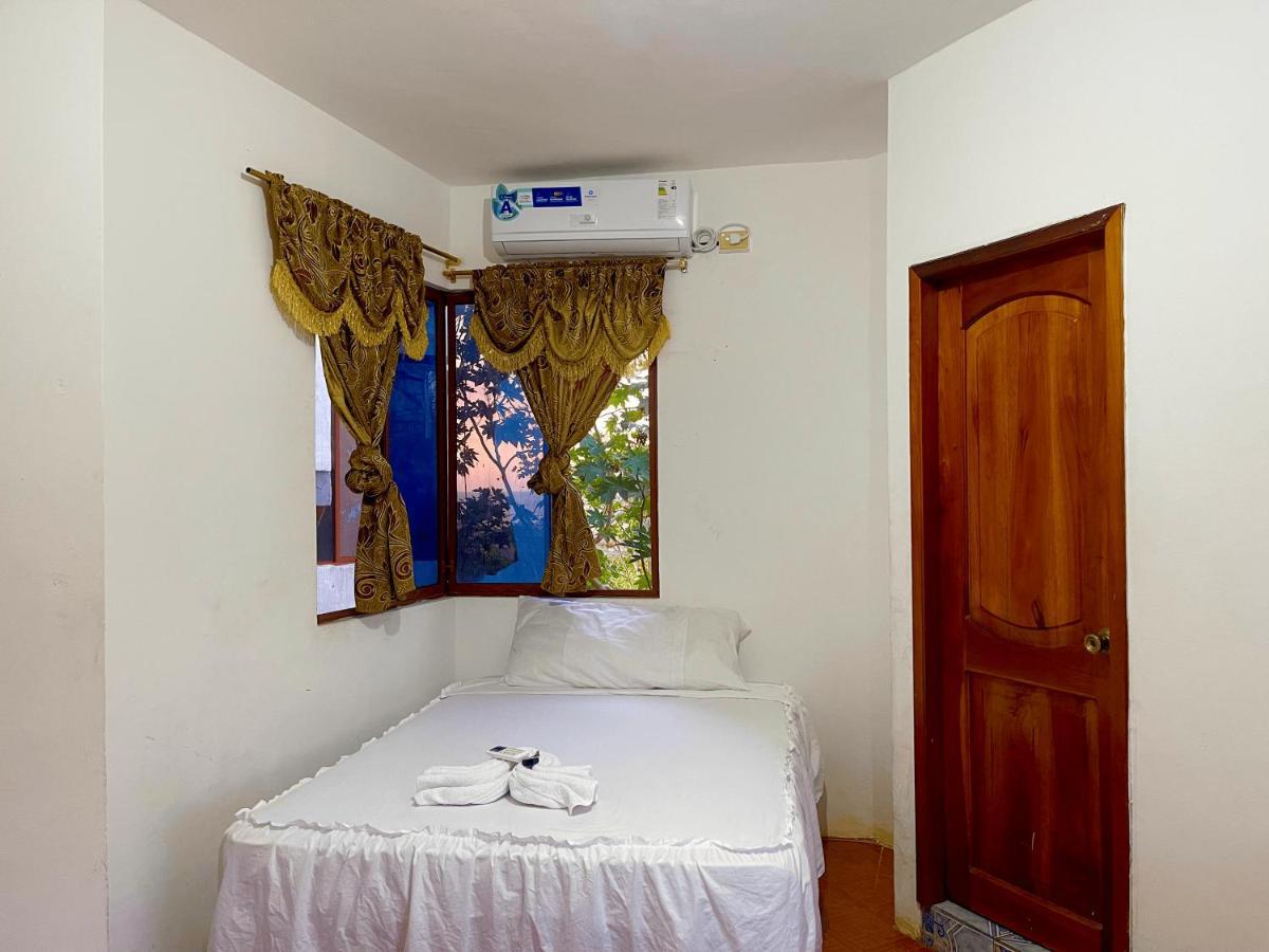 Hostal Vista Al Mar Hotel Puerto Baquerizo Moreno Exterior photo
