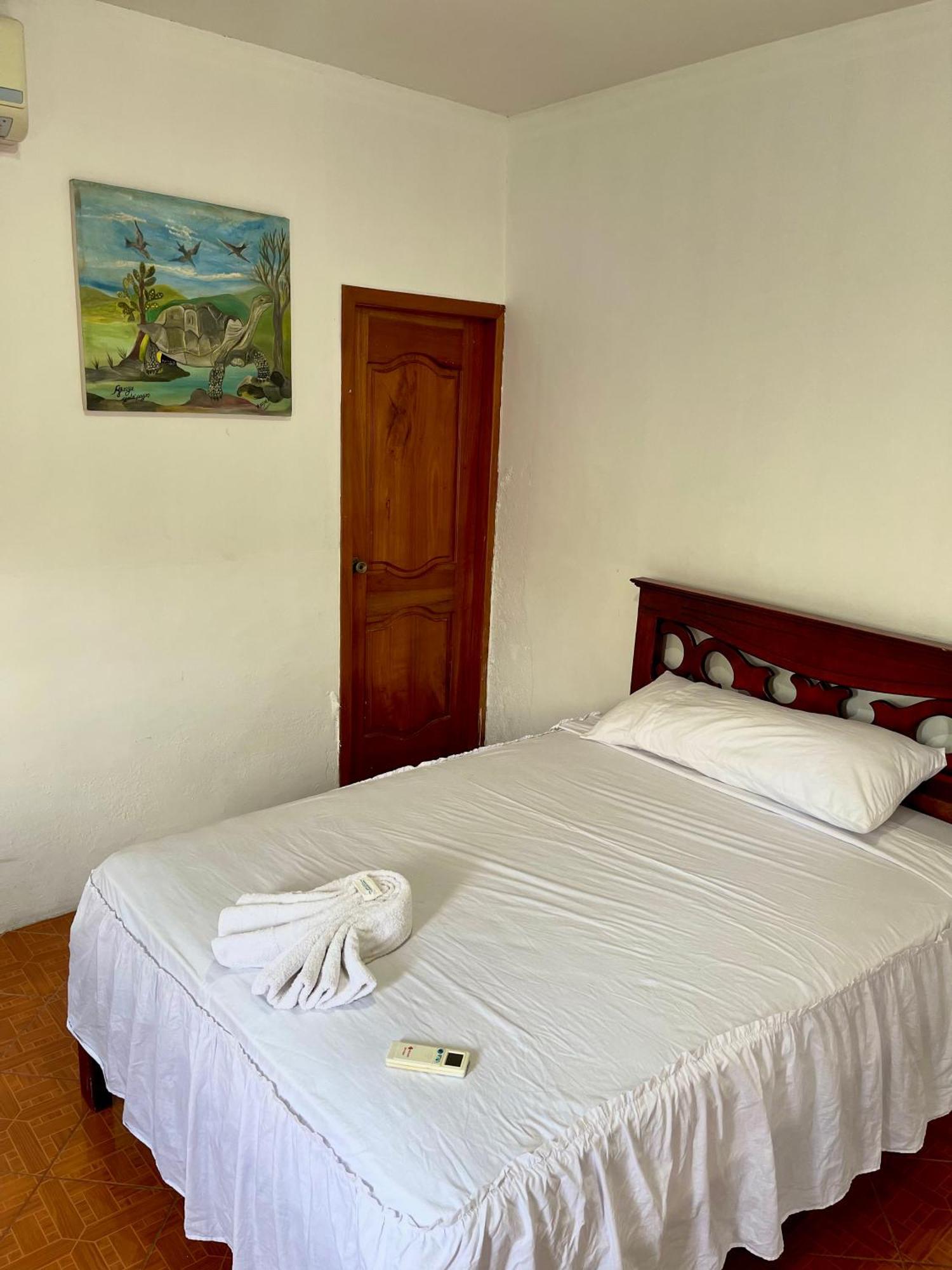 Hostal Vista Al Mar Hotel Puerto Baquerizo Moreno Exterior photo